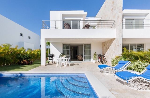 Modern Golf & Beach Villa – Bahia Principe, Playa Nueva Romana