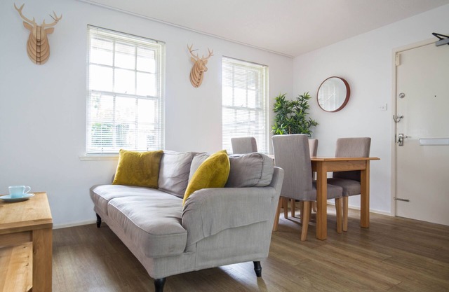 Modern Grassmarket Apartment - central location & free car parking for guests