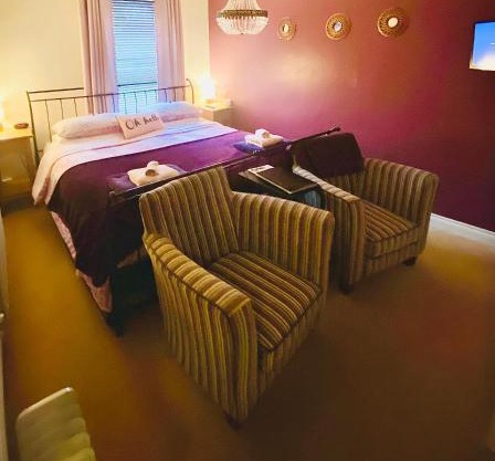 Modern ground floor apartment with free parking very near centre