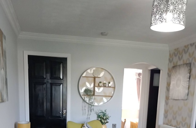 Modern Ground Floor Flat, Surrounding Garden, 3 Mins Walk to T & W Metro Station