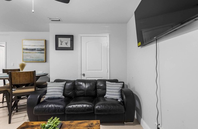 Modern Guest House Apt/Next to Brickell/1Bed/1Bath