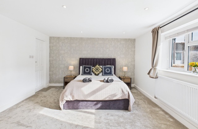 Modern Guest Room in West Midlands with Private Entrance