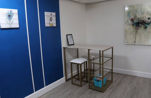 Modern Guest Suite w/ Full Kitchen & Private Patio