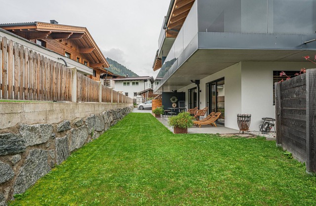 Modern holiday apartment with sauna and garden