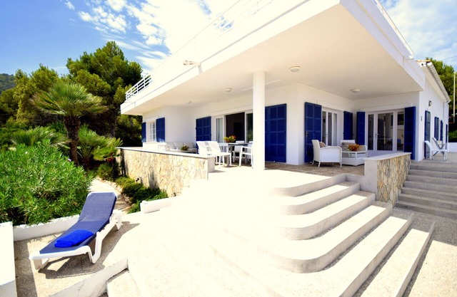 Modern high quality beach villa Na Pilena with sea views in a very quiet area