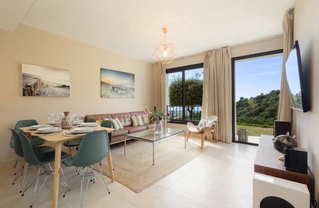 Modern holiday apartment with amazing sea views with spa and gym