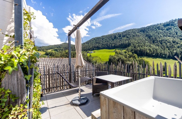 Modern Holiday Apartment "Sonnleiten Sterngucker 10" with Wi-Fi