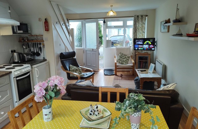 Modern holiday home in quiet location near Freshwater East beach