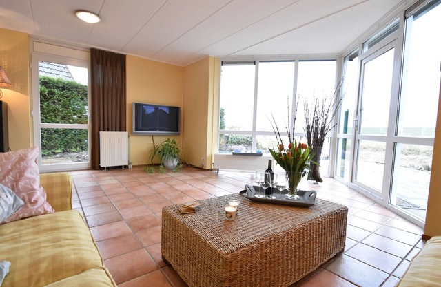 Modern Holiday Home in Ooltgensplaat