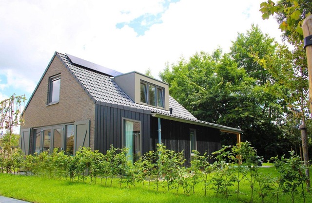 Modern holiday home for 6 Persons, nearby the sea, outdoor swimming pool, small-scale holiday park