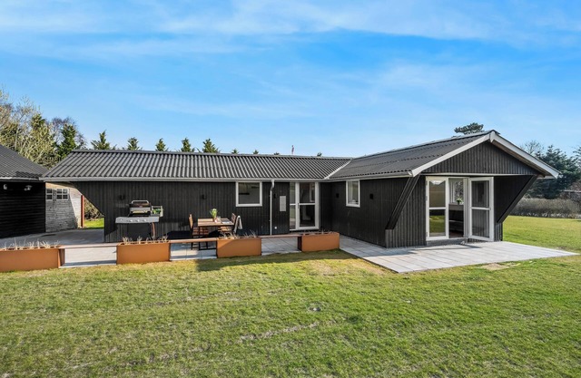 Modern holiday home with 3 bedrooms, completely renovated in 2025 and located.