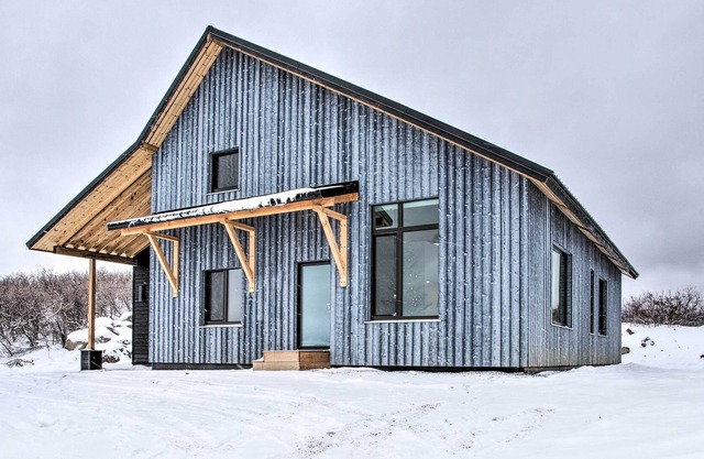 Modern Home < 1/2 Mile to Powderhorn Mtn Resort!