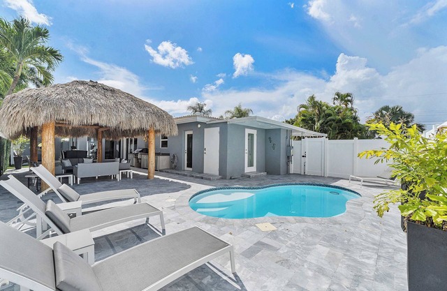 Modern Home in FTL! Hot Tub & Dogs Welcome!