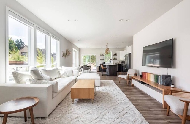 Modern Home in Walkable Neighborhood, BBQ + Patio!