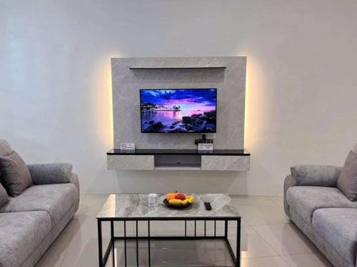 Modern Home Ipoh 10 to 14pax