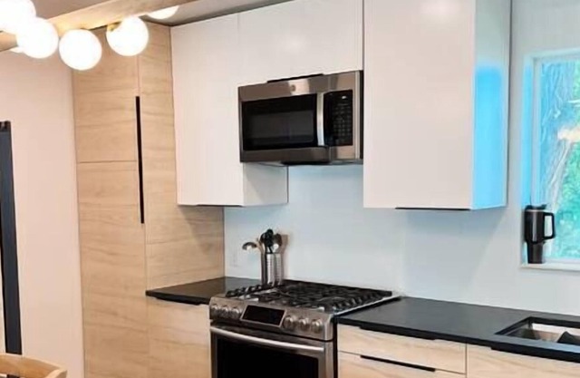 Modern Home near SLC. Family Friendly & King Suite