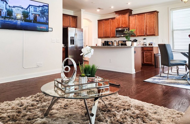 Modern Home - Upscale - Sleeps 9