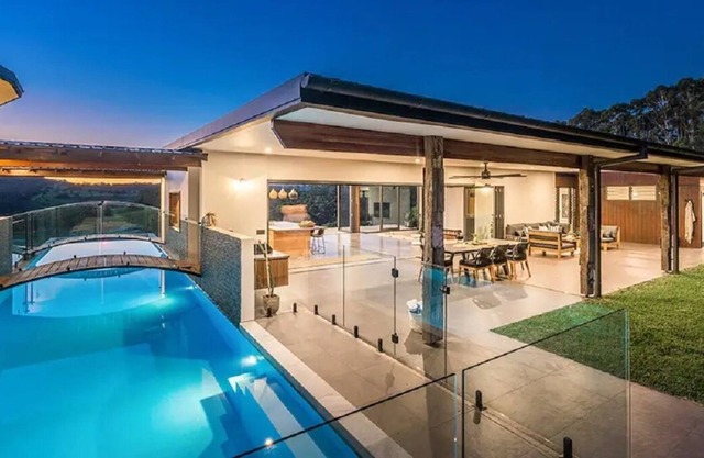 Modern home with 20 Meter Lap Pool