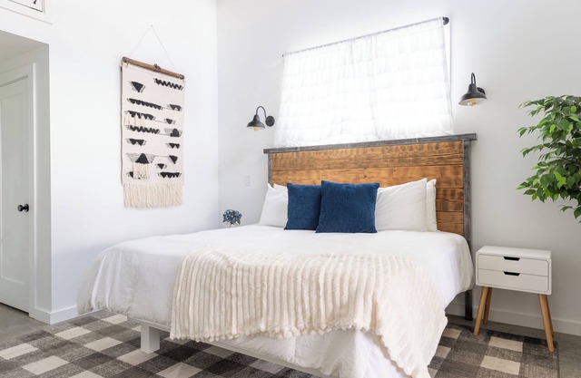 Modern home Yonah Views - King Beds + Wine Country Bliss