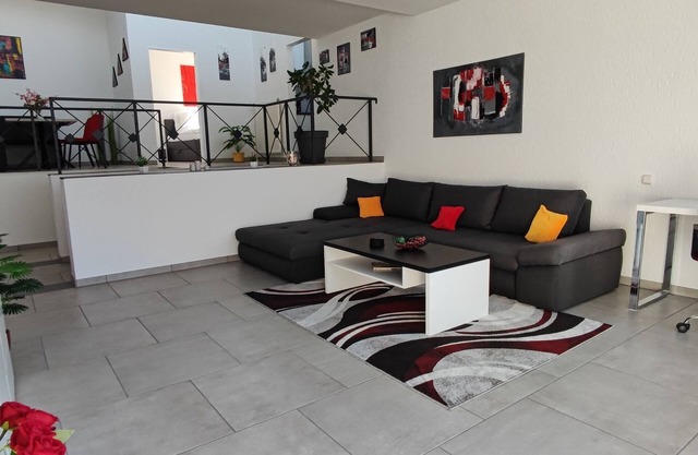 Modern house 90sqm 2-room. S-W-Terr. Near Düsseldorf