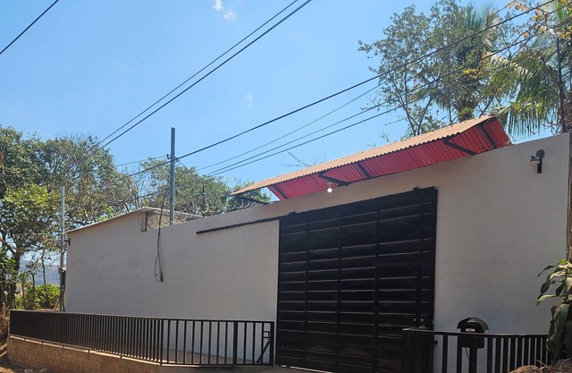 Modern House near a river "La Casita Cruz"