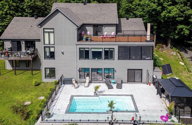 Modern house near the St-Sauveur ski slopes (15 min), little northern train (5 min)