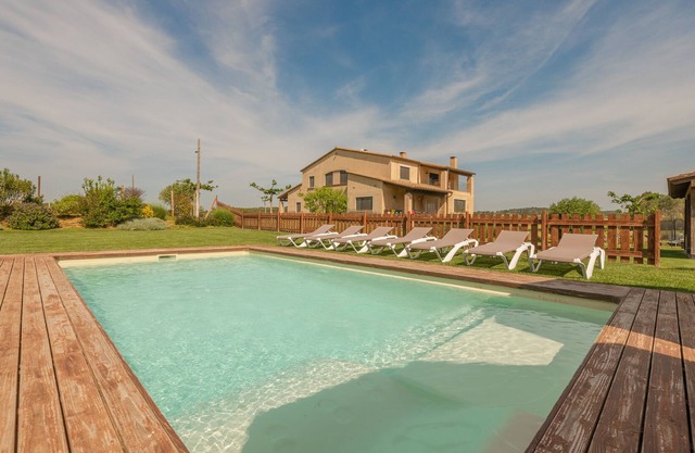 Modern house surrounded by fields only 15 minutes from the beaches of Baix Empordà