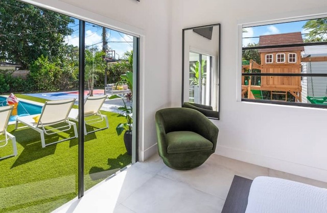 Modern House with Heated Pool+5 Bedrooms