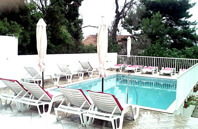Modern house with swimming pool at the foot of St. Ilias Hill