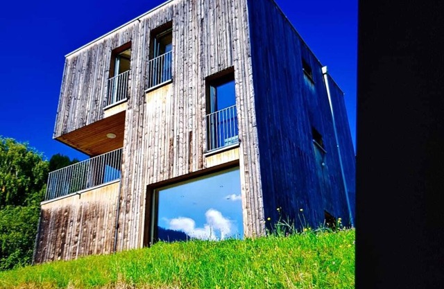 Modern, idyllic vacation home with breathtaking panoramic views
