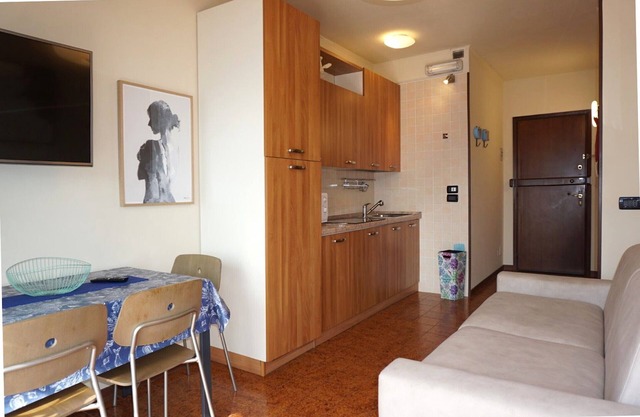 Modern studio with shared pool - Beahost