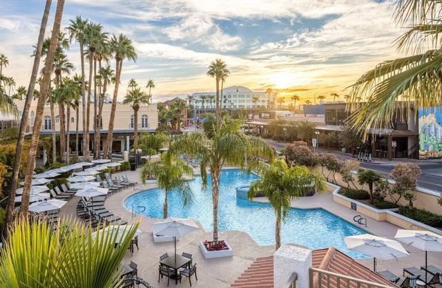 Modern King Unit with Sunset Views! Pool, Parking, Dining, and Gym Access!