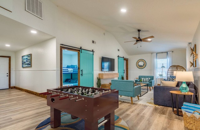Modern Lake House with HOT TUB & Gameroom