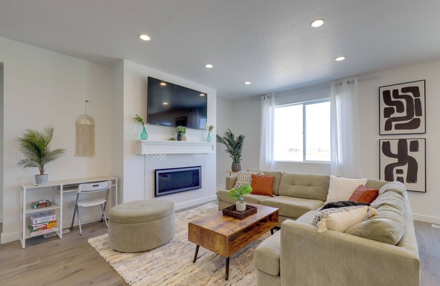 Modern Lake Point Home - 1 Mi to Great Salt Lake!