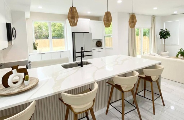 Modern & Lavish Getaway 5 mins from Downtown