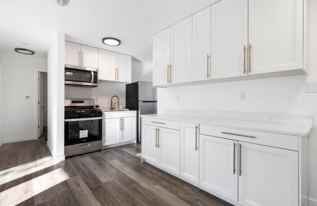 Modern Living 3 bed 2 bath 7 mins to the Beach