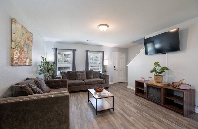 Modern Livingston Home In Gated Lakeside Community