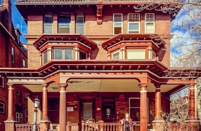 Modern Loft Apt Centrally Located University City