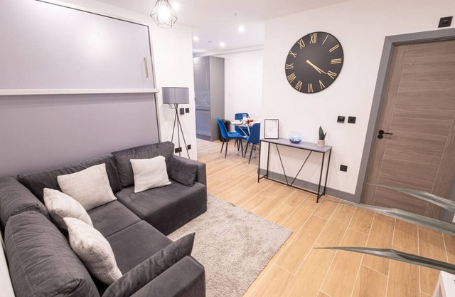 Modern London Apt: 2 Bed,2 Bath