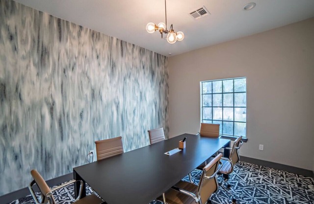 Modern Luxe 4BR 4BA Retreat in East Riverside, Austin - Ideal for Families & Gro
