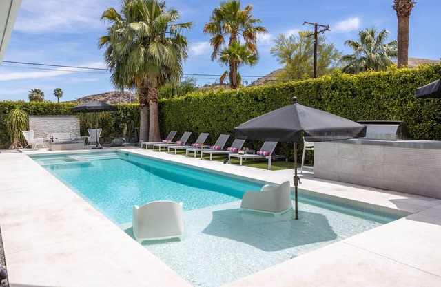 Modern Luxe - Private Pool, Spa & Mountain Views