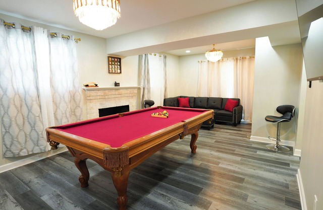 Modern Luxe Retreat -Heart of Chesterfield