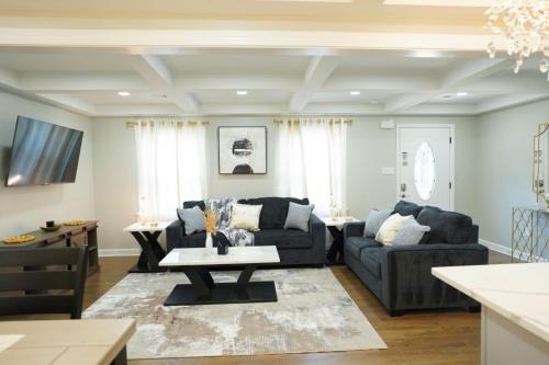Modern Luxe Retreat -Heart of Chesterfield