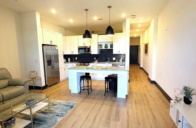 Modern Luxe: Stay in Style nEntire place