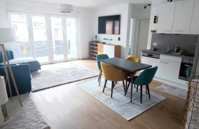 Modern, luxurious new-build apartment in a central location