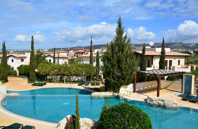 Modern Luxury 2 Bedroom 2 Bathroom Apartment Overlooking Swimming Pools