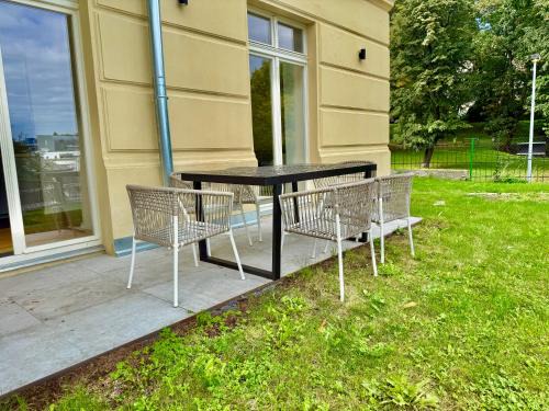 Modern Luxury Apartment with Garden