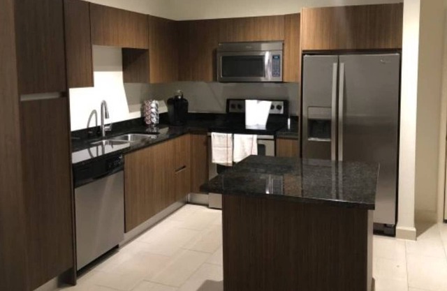Modern, Luxury APT w/Balcony in Downtown Tampa