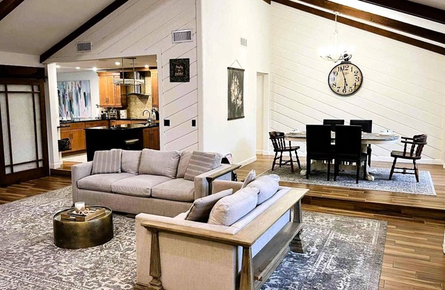 Modern Luxury Retreat - Bright, Cozy & Family-Ready near Orlando, FL