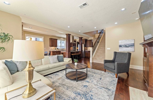 Modern Luxury Stay in Bethany – 5BR Home with Office & Spacious Backyard #42237